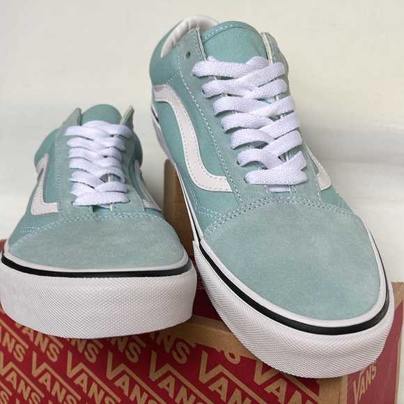 Vans WMNS Old Skool
Color Theory Canal Biue
VN0007NTH70
Sneakers - Picture 7 of 16